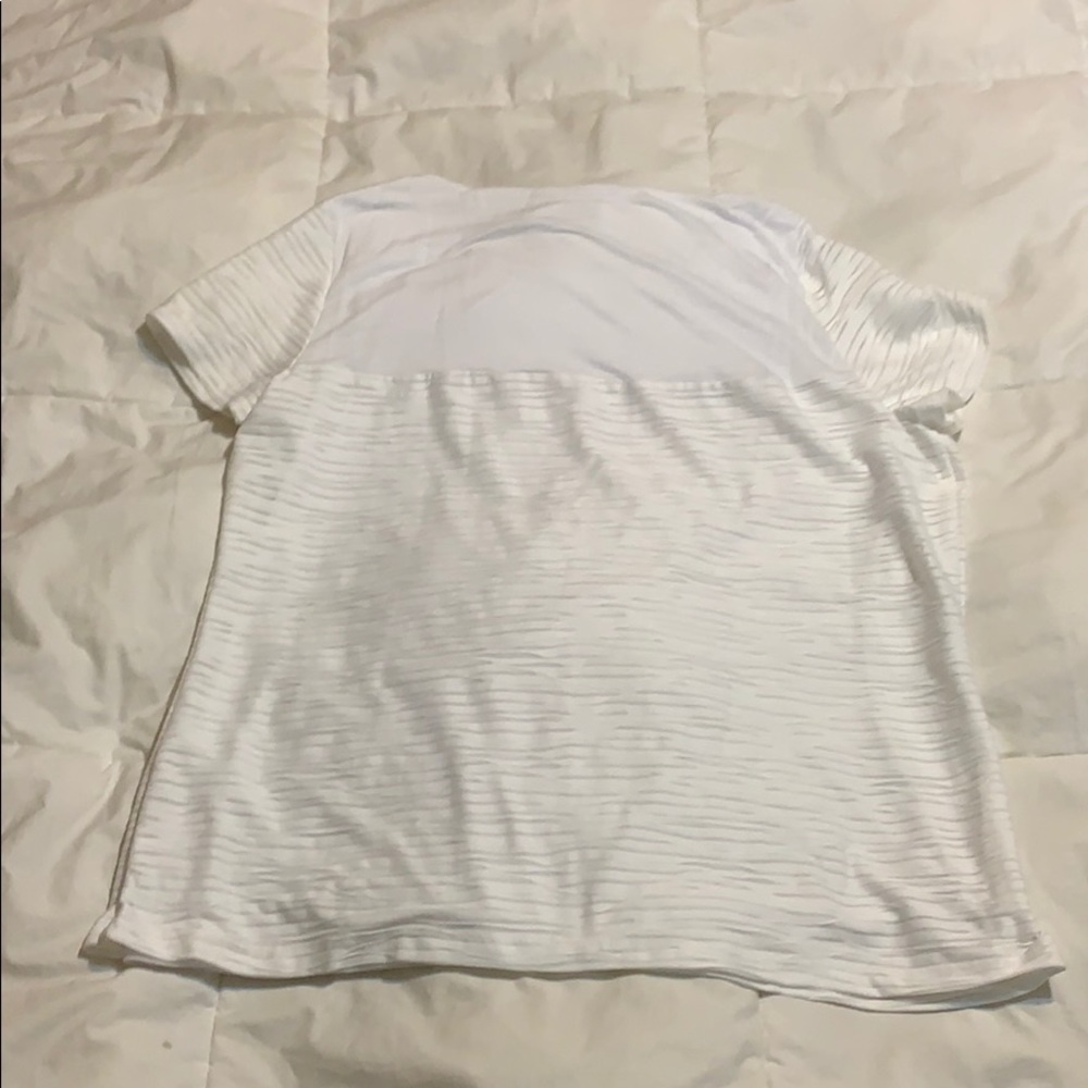 🐝 Calvin Klein Tee - Picture 4 of 7